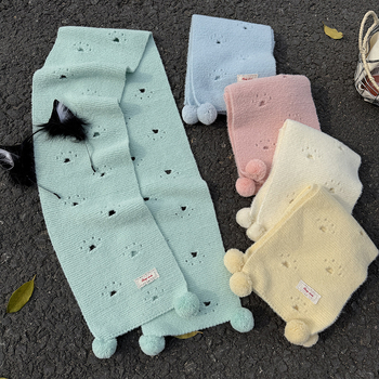 Шал с котешки лапи и висяща топка — полиестер, тъкане warp knitting, държи топлината през зимата
