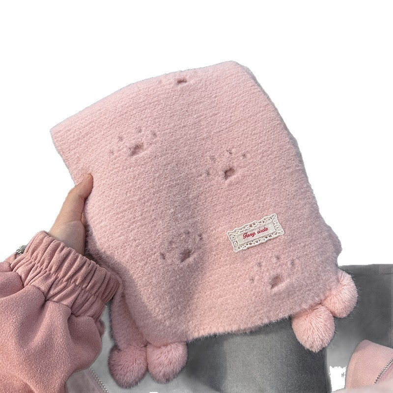 Шал с котешки лапи и висяща топка — полиестер, тъкане warp knitting, държи топлината през зимата