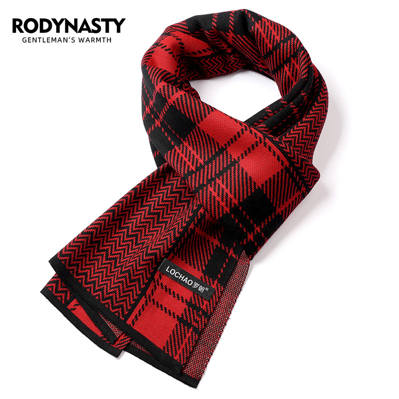 Плетен мъжки шал за зима – топъл, полиестерна материя, средна дължина, представен през есен 2024