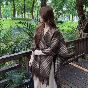 Elegantan zimski šal; Materijal: poliester; Način tkanja: warp knitting; Uzorak: mreža; Funkcija: zadržava toplinu
