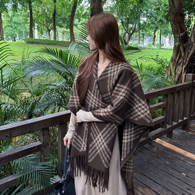 Elegantan zimski šal; Materijal: poliester; Način tkanja: warp knitting; Uzorak: mreža; Funkcija: zadržava toplinu