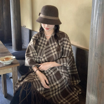 Șal dama cu ciucuri, model pătrat în carouri și dungi, poliester, țesătură Jacquard prin warp-knitting, păstra căldura, stil coreean, pentru toamnă-iarnă