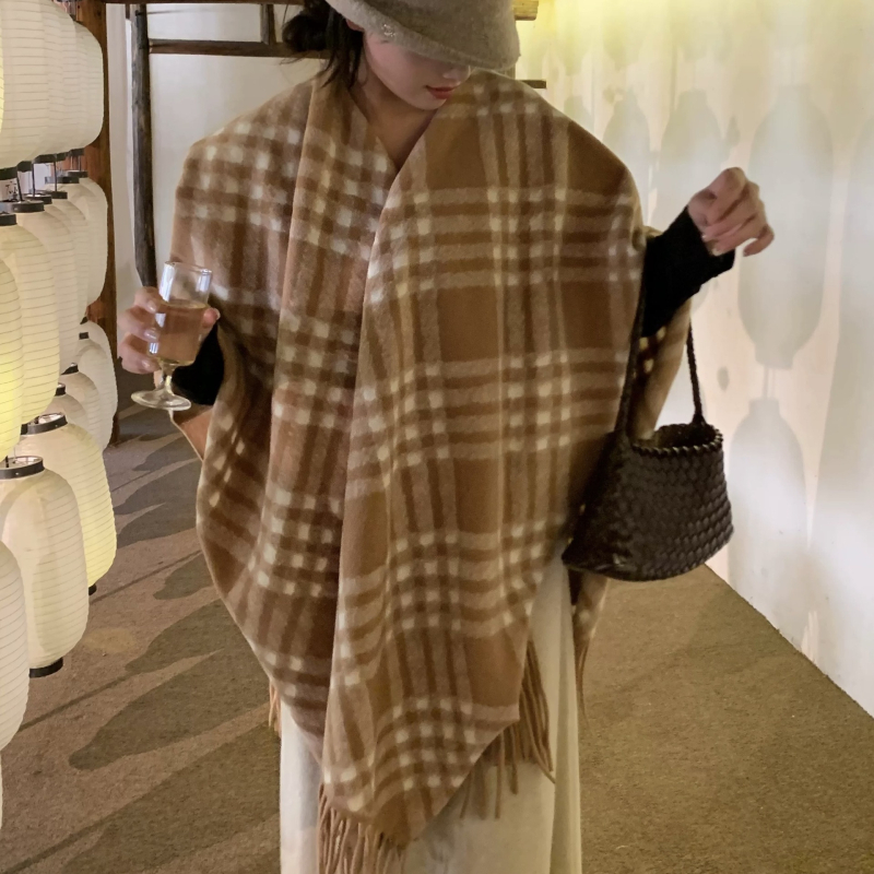 Șal dama cu ciucuri, model pătrat în carouri și dungi, poliester, țesătură Jacquard prin warp-knitting, păstra căldura, stil coreean, pentru toamnă-iarnă