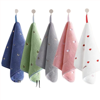 Vannitoa käterätik – lõhnatu, kiire kuivatamine, 0–5 s imavus, kiudusid eraldamata; korallfliis 80 g; tikand ja hems.