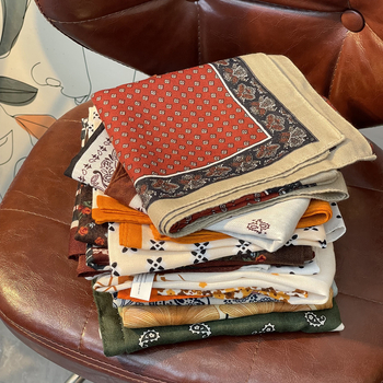 Șal pătrat | Poliester >96% | Țesătură simplă | Finisaj imprimat | Stil elegant pentru toamnă