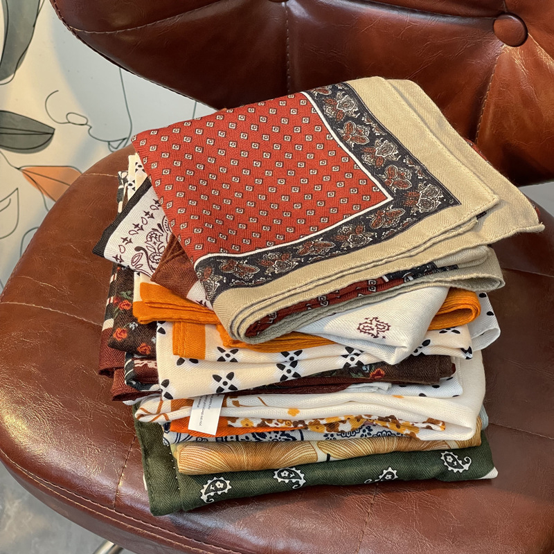 Șal pătrat | Poliester >96% | Țesătură simplă | Finisaj imprimat | Stil elegant pentru toamnă