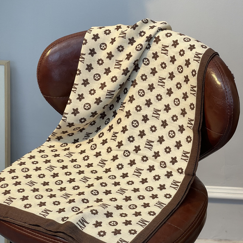 Șal pătrat | Poliester >96% | Țesătură simplă | Finisaj imprimat | Stil elegant pentru toamnă