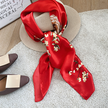 Τετράγωνος φουλάρι από Simulation Silk, Απλό ύφανση, Άνοιξη 2023, Fashion Commuter