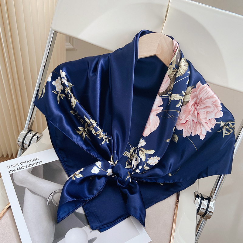 Τετράγωνος φουλάρι από Simulation Silk, Απλό ύφανση, Άνοιξη 2023, Fashion Commuter