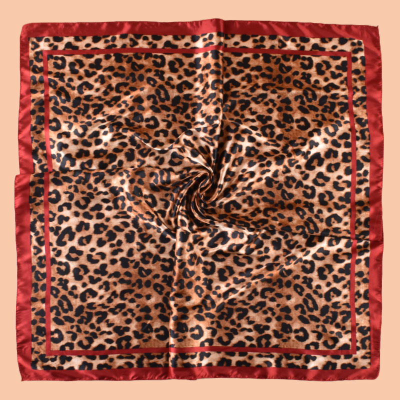 Șal pătrat de satin cu imprimeu leopard și margine, țesătură simplă
