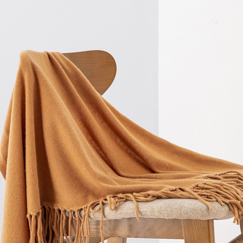 Шал от чиста вълна, триъгълен дизайн, монохромен модел, жаккардова тъкан, ширина 230 см