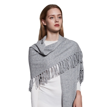 Шал от чиста вълна, триъгълен дизайн, монохромен модел, жаккардова тъкан, ширина 230 см