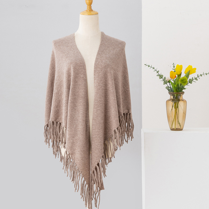 Шал от чиста вълна, триъгълен дизайн, монохромен модел, жаккардова тъкан, ширина 230 см