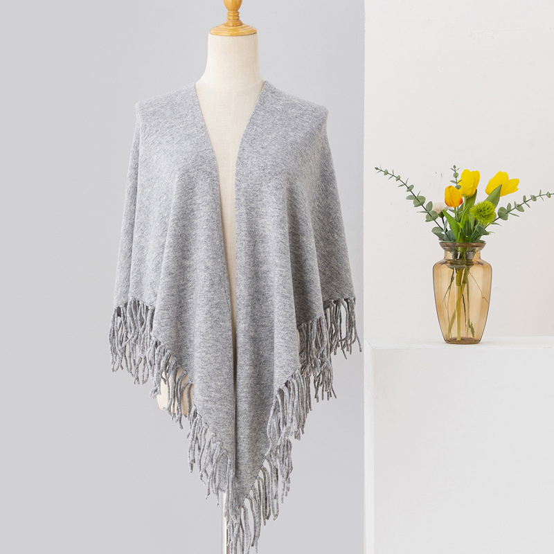 Шал от чиста вълна, триъгълен дизайн, монохромен модел, жаккардова тъкан, ширина 230 см