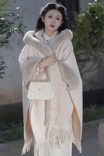 Moteriškas vilnos paltas su kailio apykakle, gobtuvu, itin trumpas ilgis, netopierinės rankovės