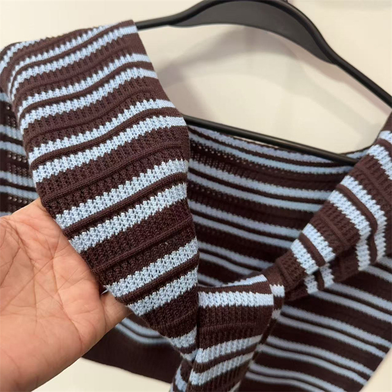 Шал за жени с райета и прорезна плетка • Материал: core yarn • Подходящ за зима, пролет и есен