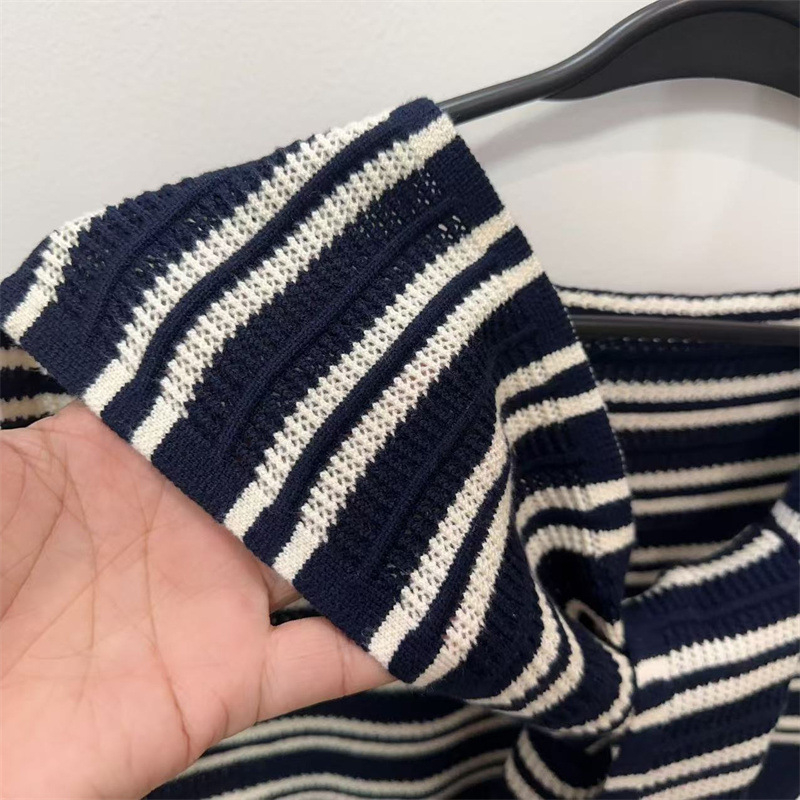 Шал за жени с райета и прорезна плетка • Материал: core yarn • Подходящ за зима, пролет и есен