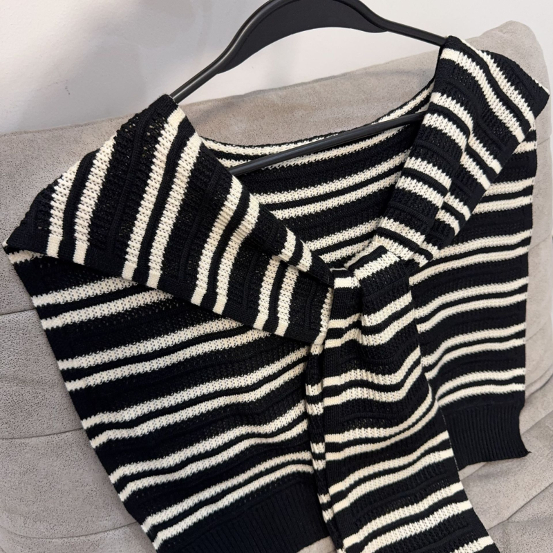 Шал за жени с райета и прорезна плетка • Материал: core yarn • Подходящ за зима, пролет и есен