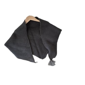 Ženski trokutasti šal od vunene smjese, warp knitting tehnika, jednobojni uzorak