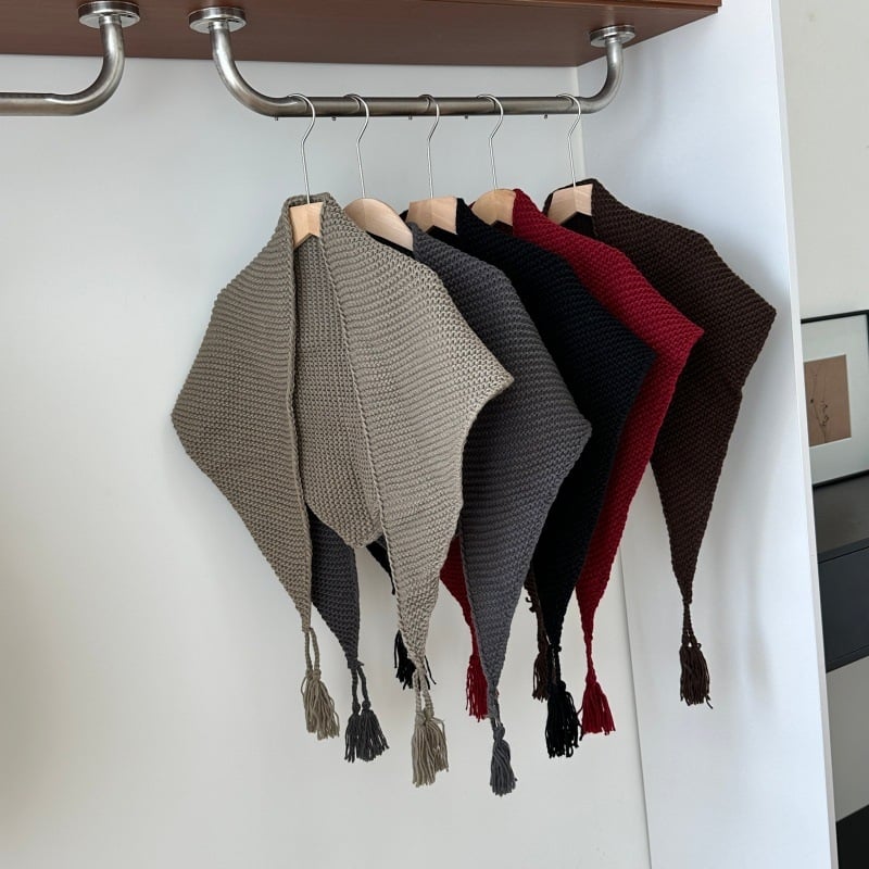 Ženski trokutasti šal od vunene smjese, warp knitting tehnika, jednobojni uzorak