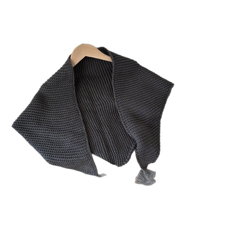 Ženski trokutasti šal od vunene smjese, warp knitting tehnika, jednobojni uzorak