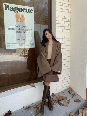 Moterų dvejopos pusių vilnos paltas su yak vilna, vidutinio ilgio, stovinėjanti apykaklė, ilgomis rankovėmis, minimalistinis stilius