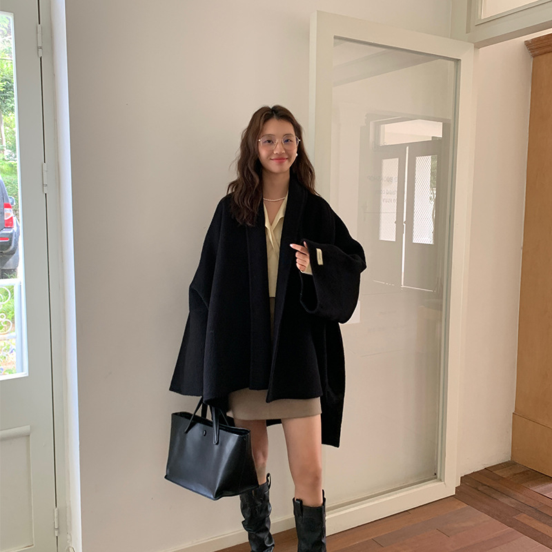 Moterų dvejopos pusių vilnos paltas su yak vilna, vidutinio ilgio, stovinėjanti apykaklė, ilgomis rankovėmis, minimalistinis stilius