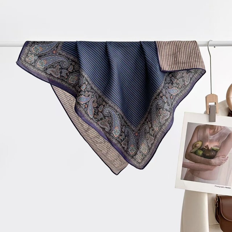 Kvadratni šal od svilo-pamučnog materijala, otisnut, unisex stil, ljetna kolekcija 2025
