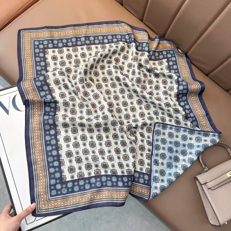 Kvadratni šal od svilo-pamučnog materijala, otisnut, unisex stil, ljetna kolekcija 2025