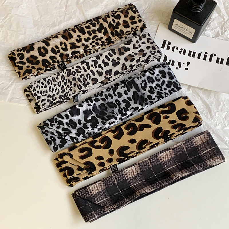 Uski šal i gumica za kosu s leopard uzorkom – dvostrano, poliester, jednostavno pletenje, proljetni dodatak.