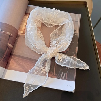 Női hosszú poliészter sál hímzéssel, warp knitting technikával, friss és édes stílusban (Spring 2025 megjelenés; warp knitting; poliészter; hímzés)