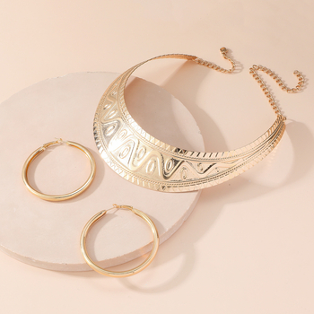 Ékszerszett: cinkötvözet, elektrolitikus galvanizálás, többszintű geometriai üreges dizájn, fülbevaló + nyaklánc + karkötő, hagyományos lánccal