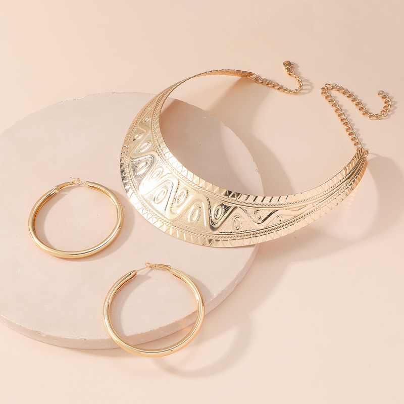 Ékszerszett: cinkötvözet, elektrolitikus galvanizálás, többszintű geometriai üreges dizájn, fülbevaló + nyaklánc + karkötő, hagyományos lánccal