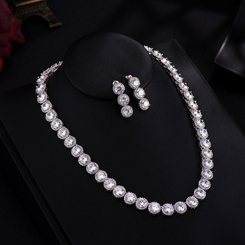 Menyasszonyi ékszerszett: réz nyaklánc és fülbevaló cirkóni bevéséssel, kerek medálok motívumai – kereszt, korona és római számok