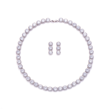 Menyasszonyi ékszerszett: réz nyaklánc és fülbevaló cirkóni bevéséssel, kerek medálok motívumai – kereszt, korona és római számok