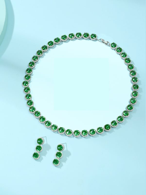 Menyasszonyi ékszerszett: réz nyaklánc és fülbevaló cirkóni bevéséssel, kerek medálok motívumai – kereszt, korona és római számok