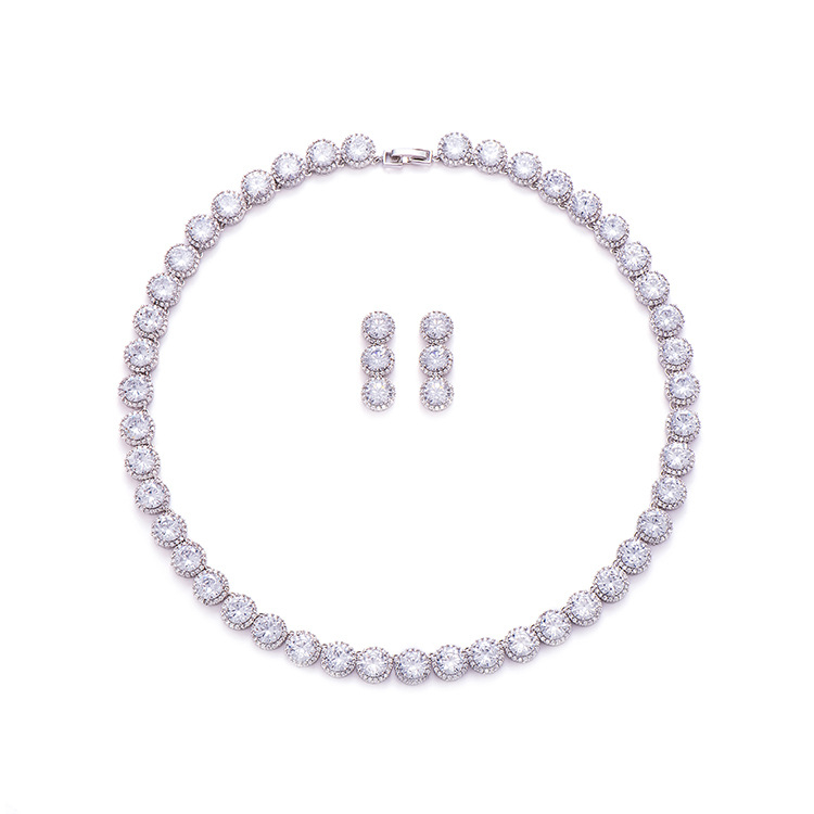 Menyasszonyi ékszerszett: réz nyaklánc és fülbevaló cirkóni bevéséssel, kerek medálok motívumai – kereszt, korona és római számok