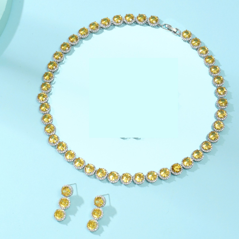 Menyasszonyi ékszerszett: réz nyaklánc és fülbevaló cirkóni bevéséssel, kerek medálok motívumai – kereszt, korona és római számok