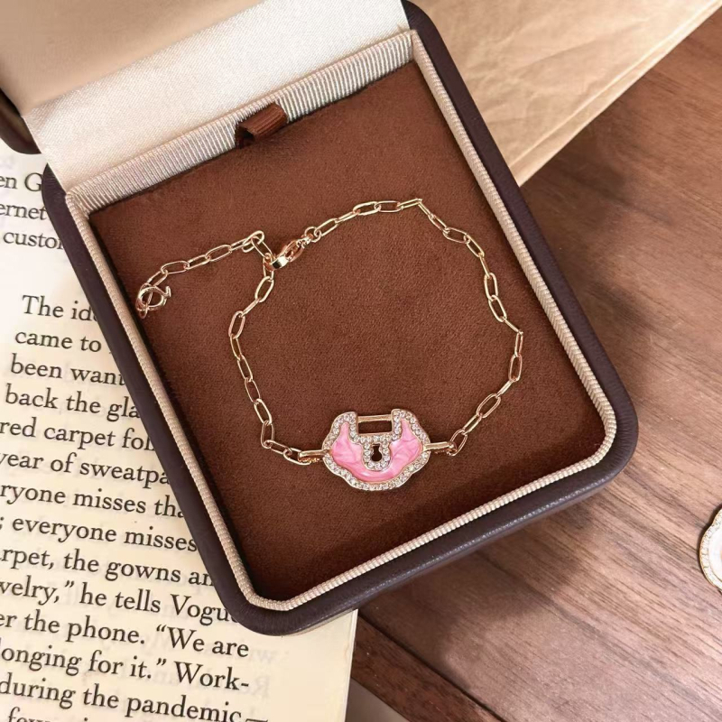 Réz levél formájú medálos nyaklánc réz lánccal, mikroinlay technikával, hossz 41–50 cm, őszi kiadás 2025