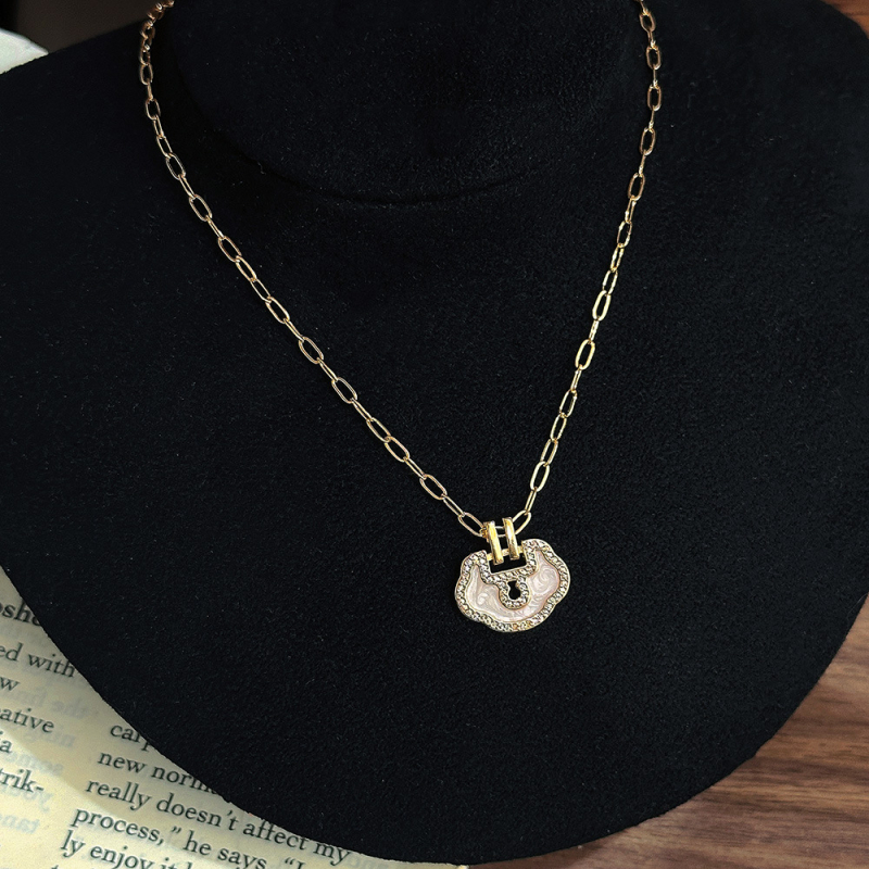 Réz levél formájú medálos nyaklánc réz lánccal, mikroinlay technikával, hossz 41–50 cm, őszi kiadás 2025