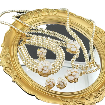 Ékszerszett: virág alakú gyöngyös nyaklánc és fülbevaló, O-lánc, többszörös rétegű, medál ötvözetből