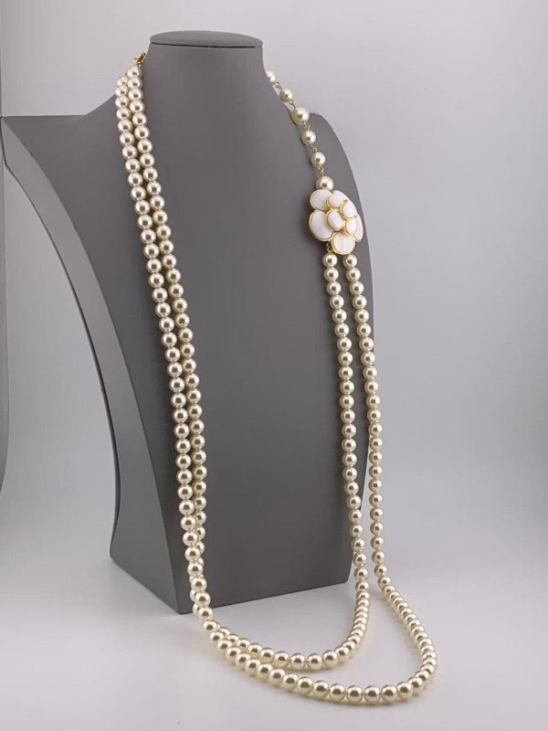 Ékszerszett: virág alakú gyöngyös nyaklánc és fülbevaló, O-lánc, többszörös rétegű, medál ötvözetből