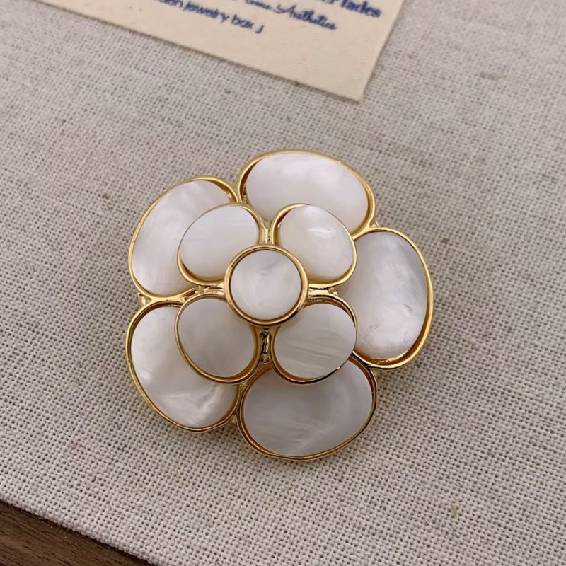 Ékszerszett: virág alakú gyöngyös nyaklánc és fülbevaló, O-lánc, többszörös rétegű, medál ötvözetből