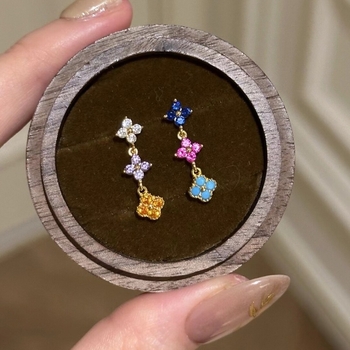 Rézből készült gyűrű, nyaklánc és fülbevaló készlet gyémántokkal, keresztes lánccal, növény-virág motívum