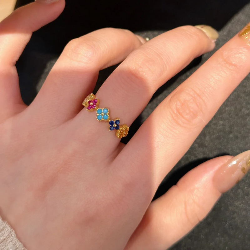 Rézből készült gyűrű, nyaklánc és fülbevaló készlet gyémántokkal, keresztes lánccal, növény-virág motívum