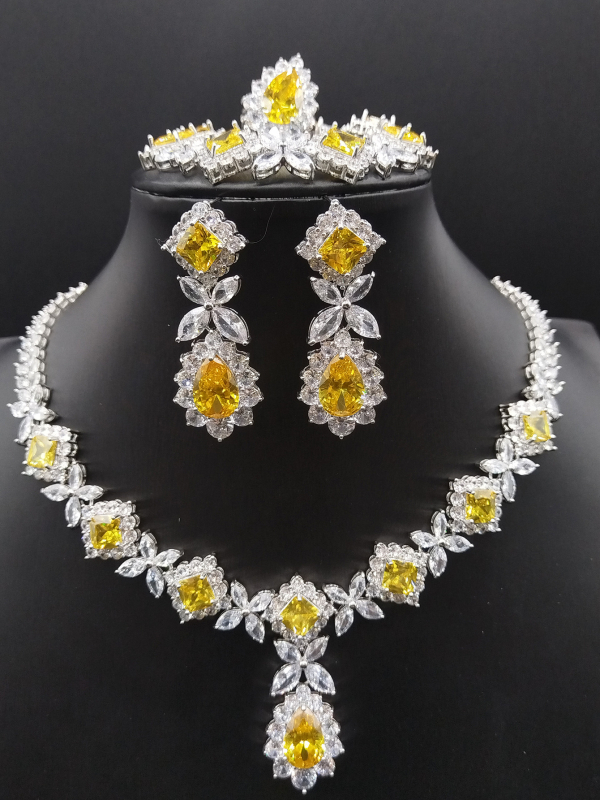 Réz ékszer szett – vízcsepp medálos nyaklánc cirkóniával, fülbevalók és karkötő; vegyes kövek beépítésével; eredeti dizájn