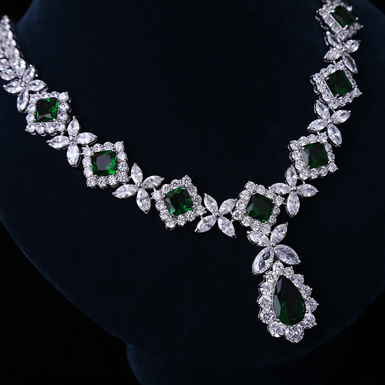 Réz ékszer szett – vízcsepp medálos nyaklánc cirkóniával, fülbevalók és karkötő; vegyes kövek beépítésével; eredeti dizájn