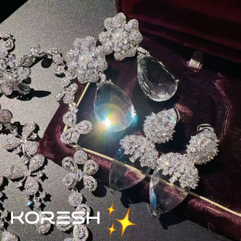 Fülbevaló és nyaklánc készlet virágmotívummal, cirkón bevésés, cirkon medál, standard lánc