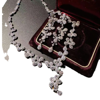 Fülbevaló és nyaklánc készlet virágmotívummal, cirkón bevésés, cirkon medál, standard lánc