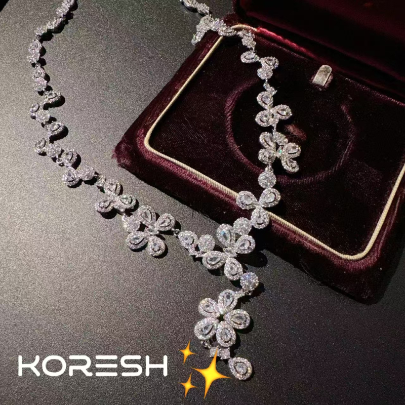 Fülbevaló és nyaklánc készlet virágmotívummal, cirkón bevésés, cirkon medál, standard lánc